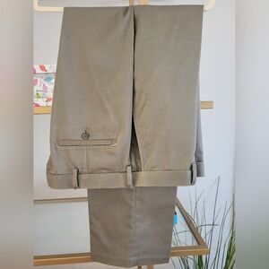 Men's Haggar Classic Fit No Iron Premium Khakis 38 X 32